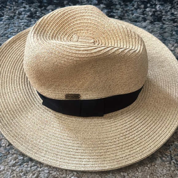 Sun n Sand beach hat.  SPF 50 - Picture 4 of 4